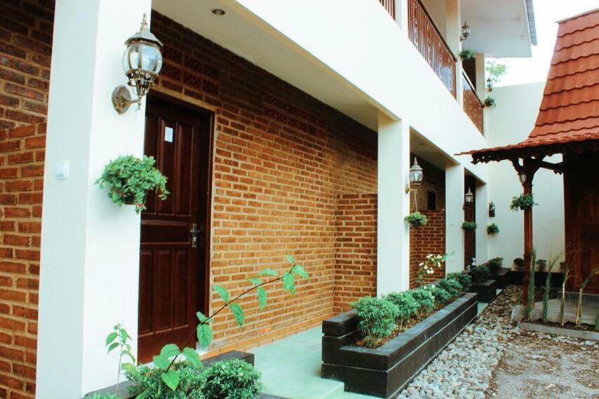 Amerta Giri Guest House Wonosobo Extérieur photo