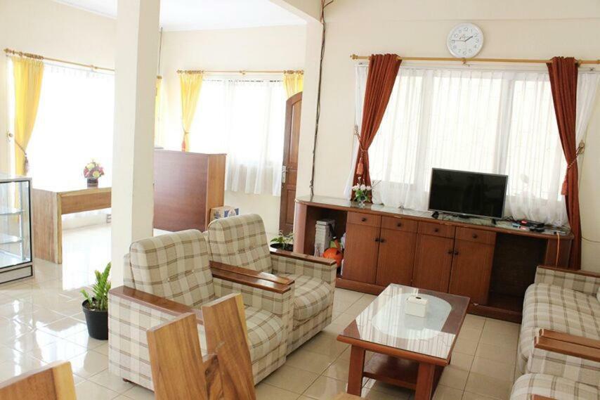 Amerta Giri Guest House Wonosobo Extérieur photo