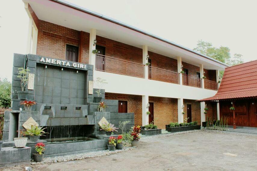 Amerta Giri Guest House Wonosobo Extérieur photo